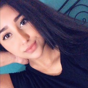 Meet your Posher, Desiree